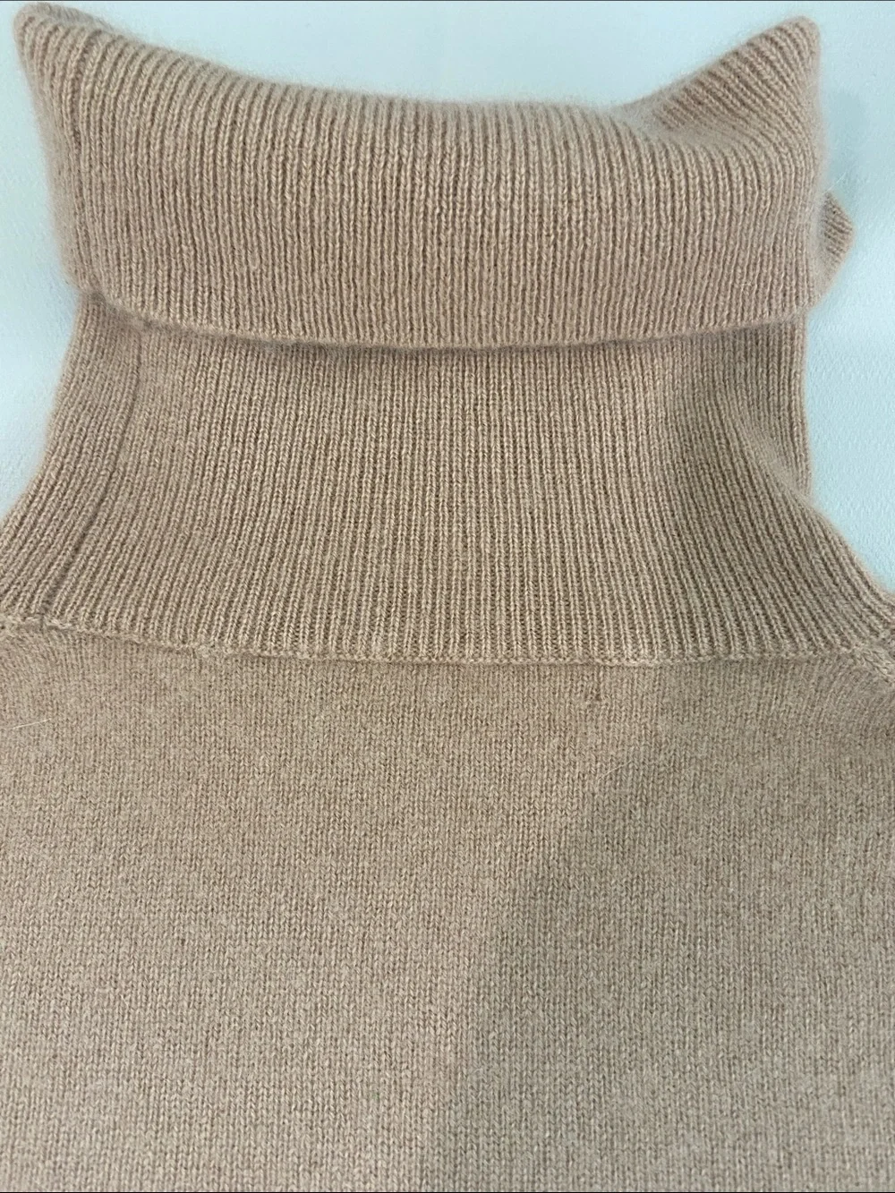 Neiman Marcus Camel Turtleneck 100%-Cashmere Sweater. Size M